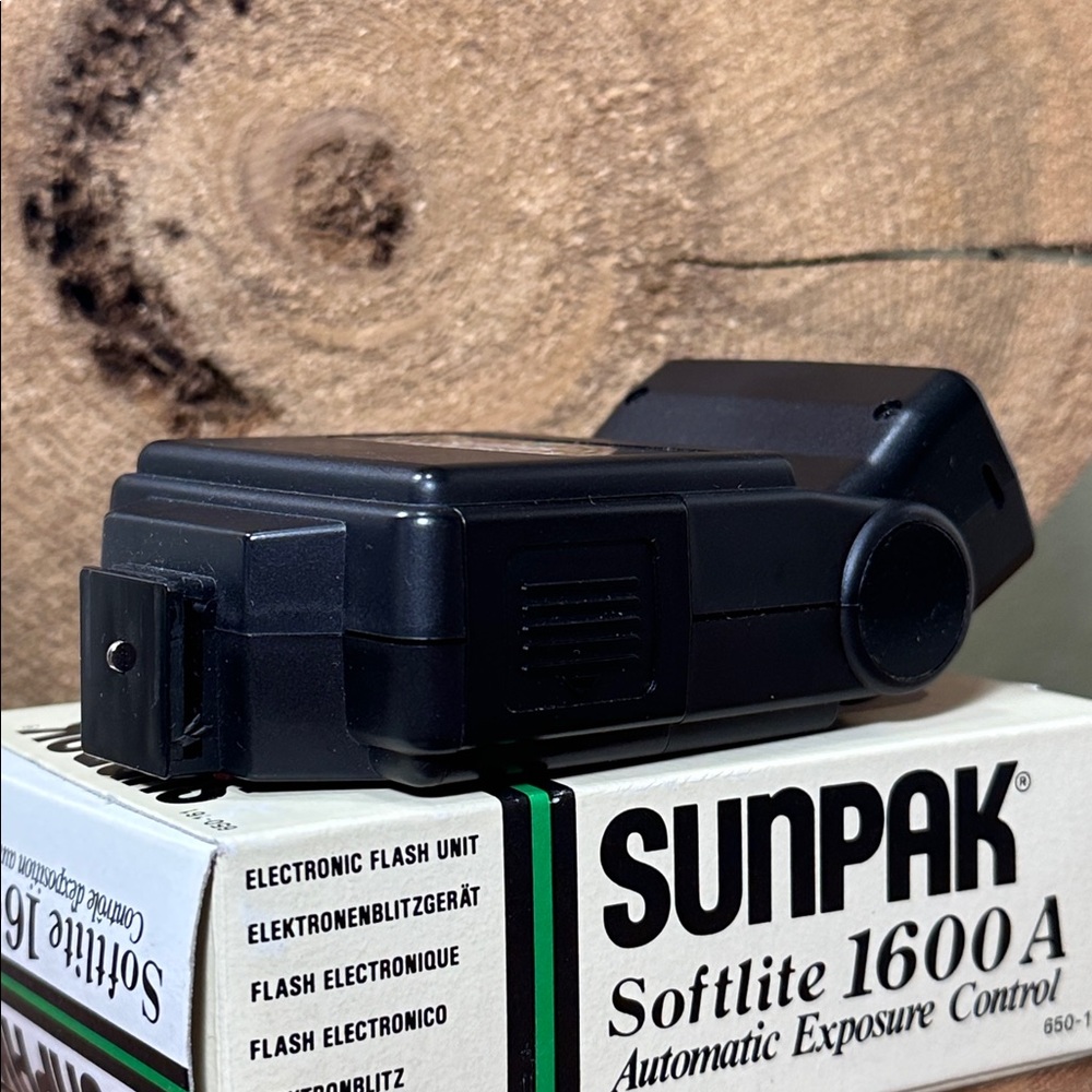 SUNPACK Softlite 1600A Automatic Exposure Control Camera Flash - Picture 3 of 11